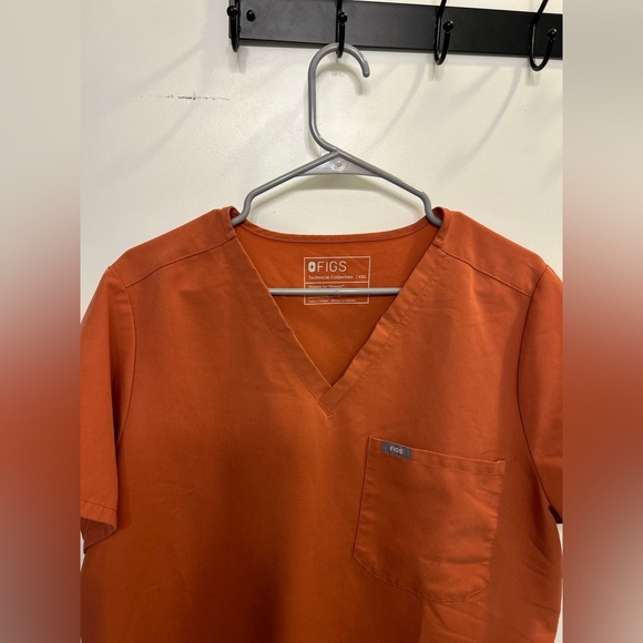 Figs Technical Collection Catarina Burnt Orange Scrub Top - Picture 2 of 9